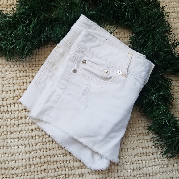 American Eagle Outfitters Pants - White AE Jean shorts